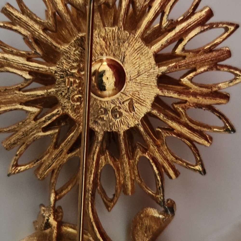 Brooch - Picture 2 of 4